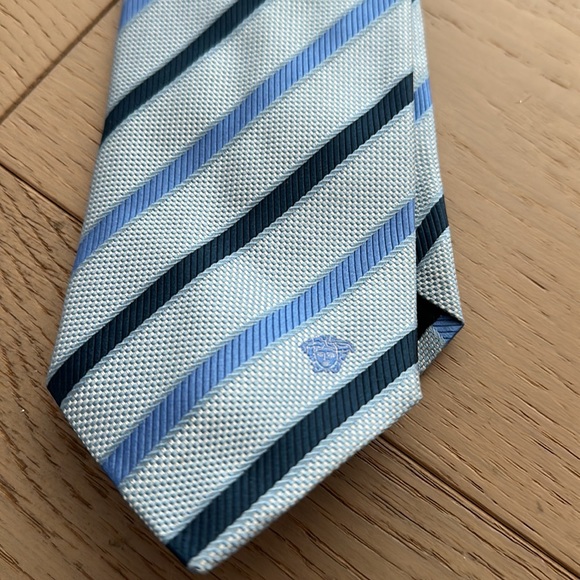 Versace tie - Picture 3 of 5
